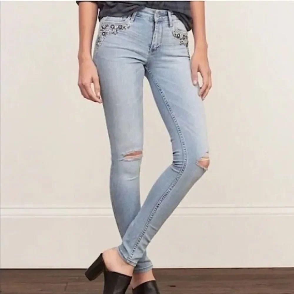 ✨3xHP✨✨DESTROYED JEANS✨  